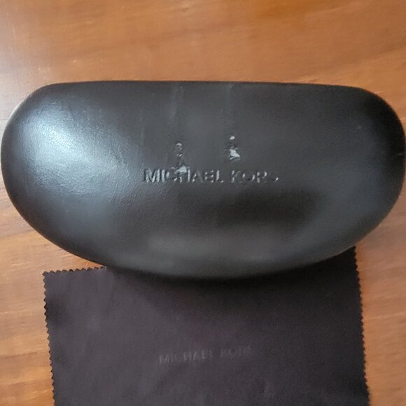 Michael Kors Black Oversize Sunglasses Hardcase w lens cloth - Picture 5 of 9